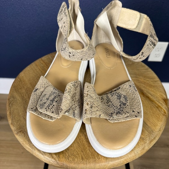 Van Eli "Cloe" Gold & Tan Faux Snakeskin Sandals, Size 10 WIDE - Picture 6 of 10